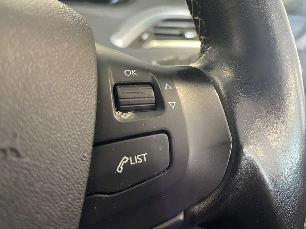 2019-peugeot-2008-suv-12-puretech-allure-82bhp-big-18
