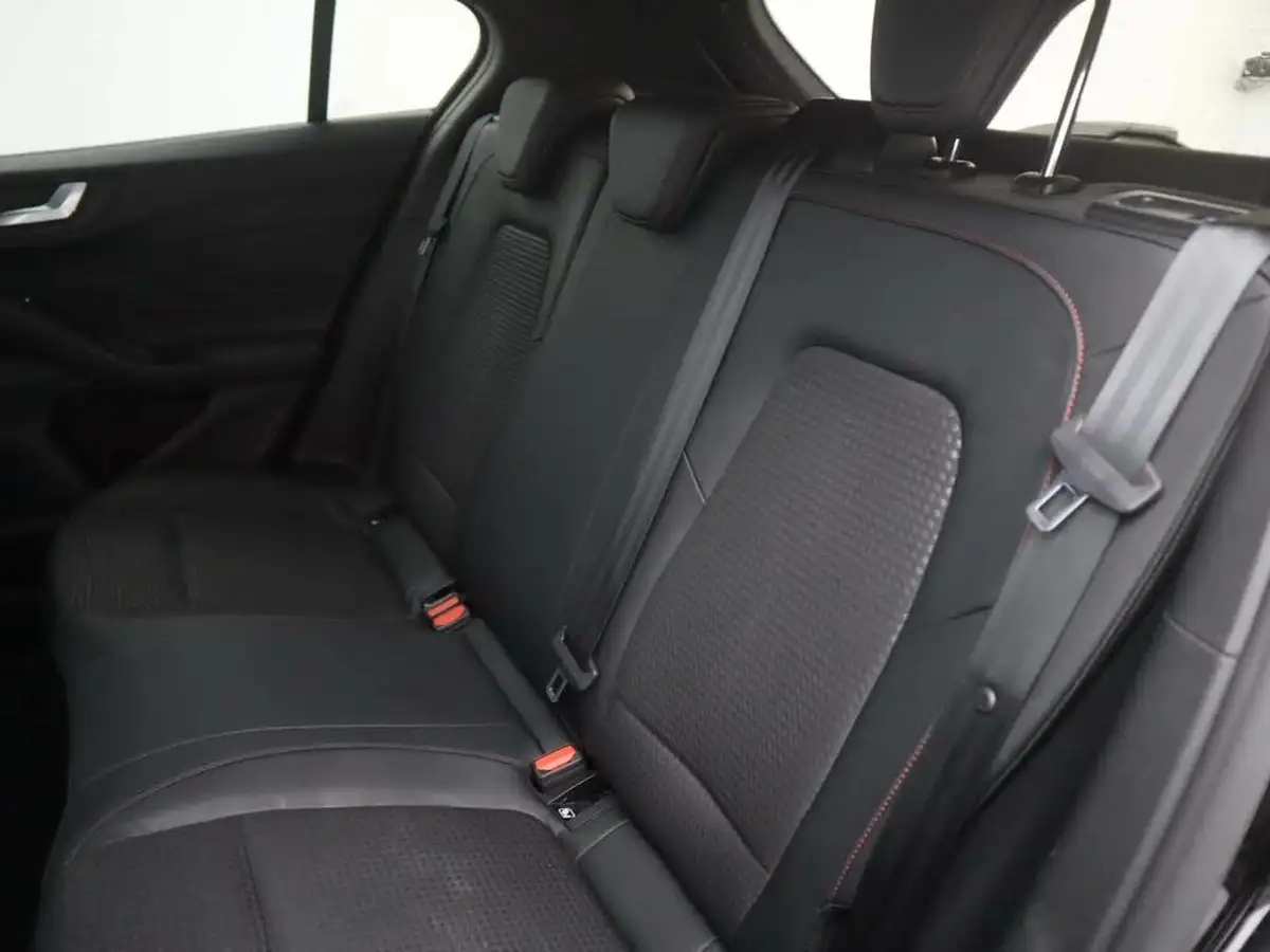 2020-ford-focus-15-st-line-x-hatchback-big-9