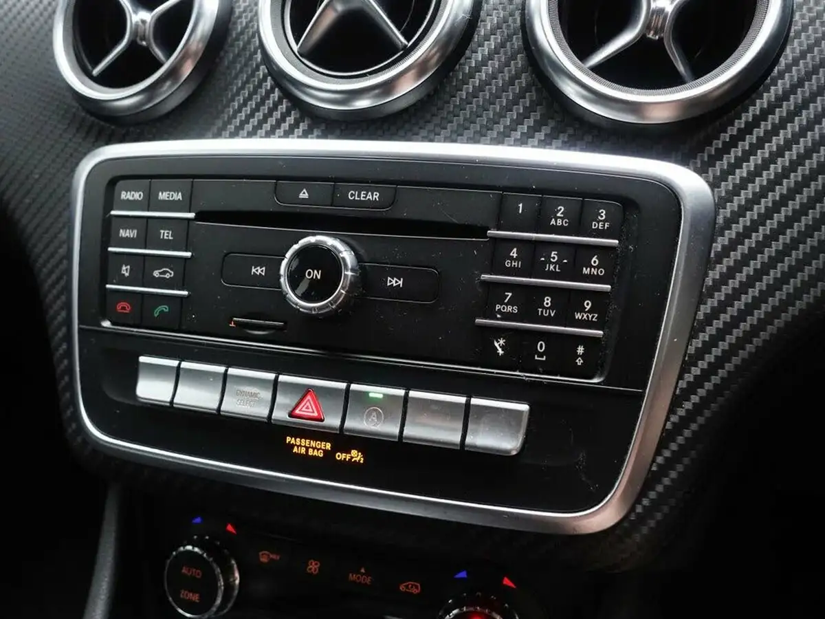 2016-mercedes-benz-a-class-21d-a200d-amg-line-136ps-ss-7g-dct-big-39