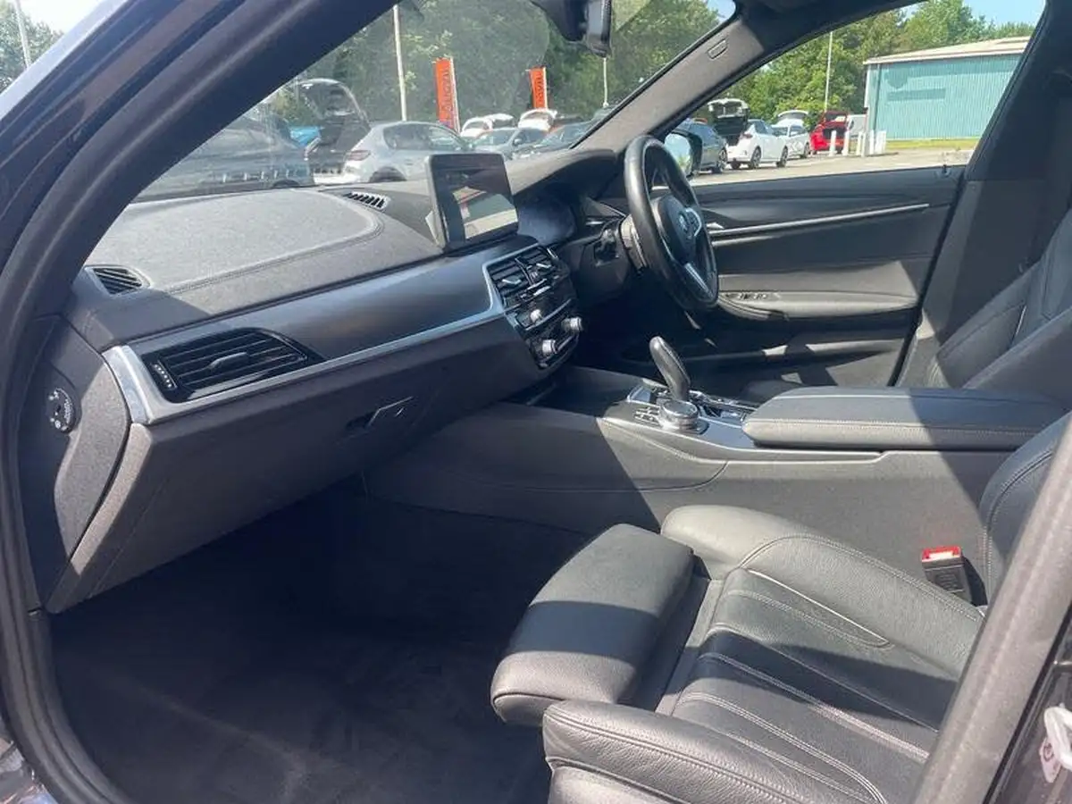 2022-bmw-5-series-20-530e-m-sport-saloon-4d-big-10