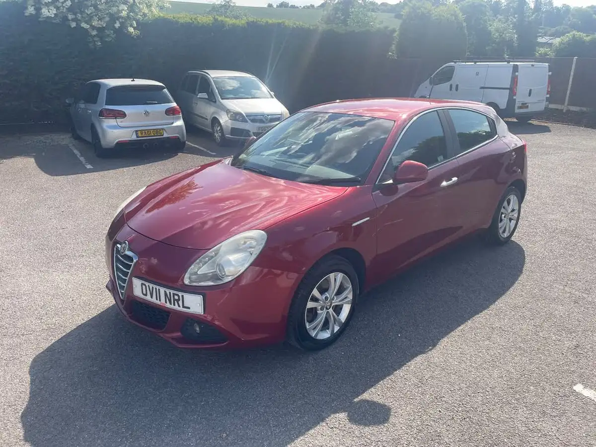 2011-alfa-romeo-giulietta-14-lusso-tb-multiair-170bhp-big-32