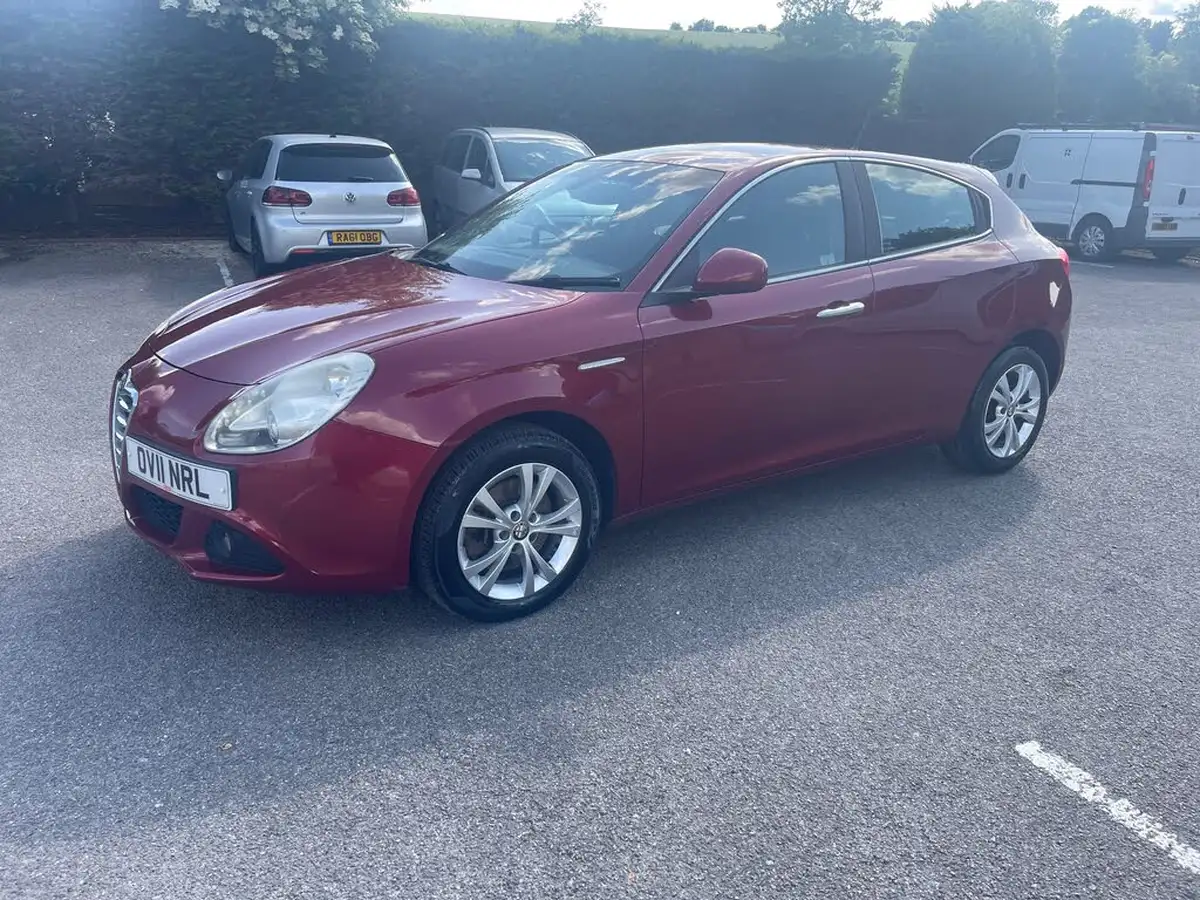 2011-alfa-romeo-giulietta-14-lusso-tb-multiair-170bhp-big-8