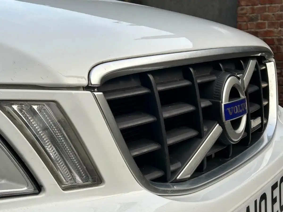 2010-volvo-xc60-24td-d5-r-design-geartronic-big-9