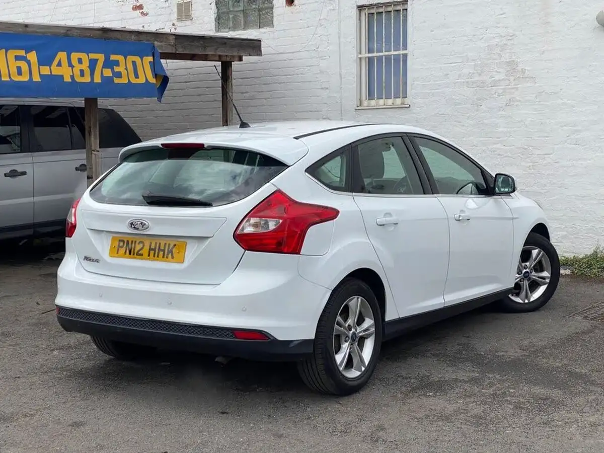2012-ford-focus-16-zetec-ti-vct-125ps-hatchback-big-12