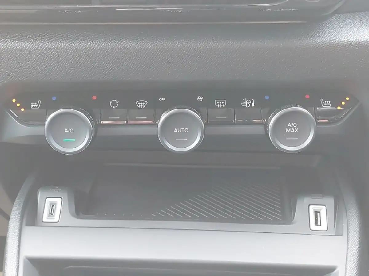 2024-citroen-c4-12-puretech-max-136ps-hybrid-e-dsc6-big-17