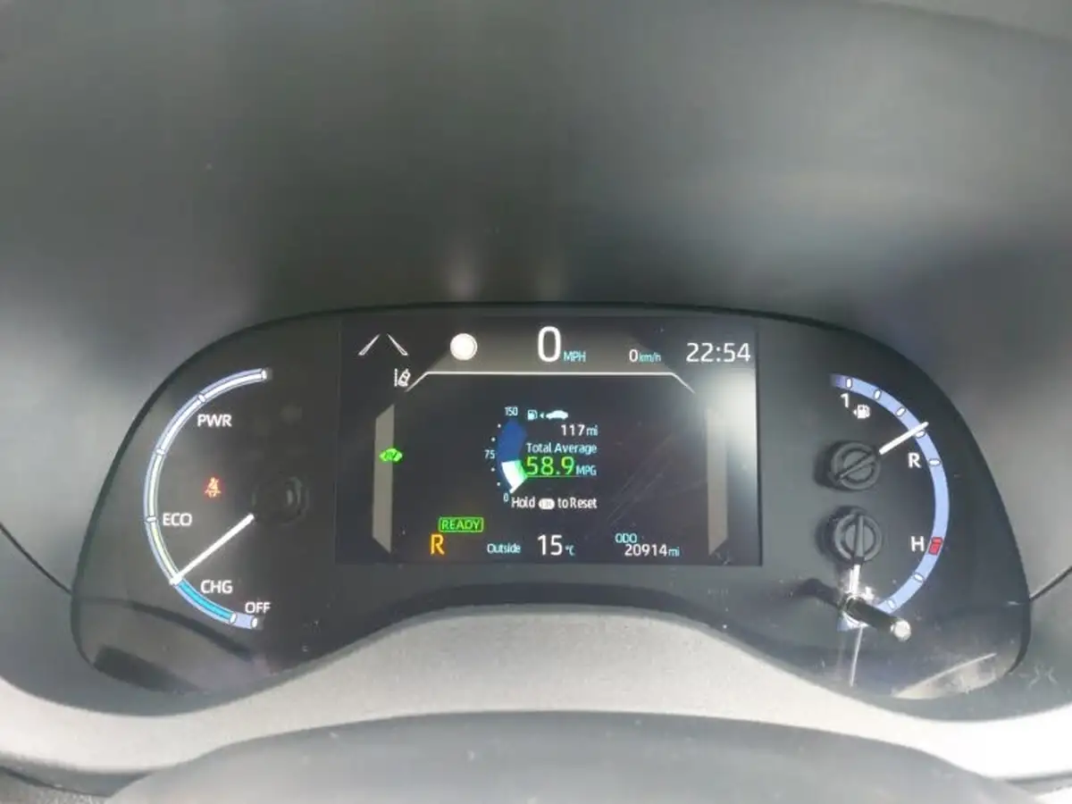 2021-toyota-yaris-cross-15-vvt-i-excel-big-10