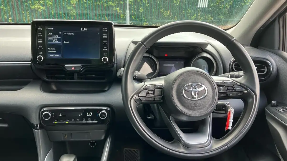 2021-toyota-yaris-15-vvt-i-design-big-5