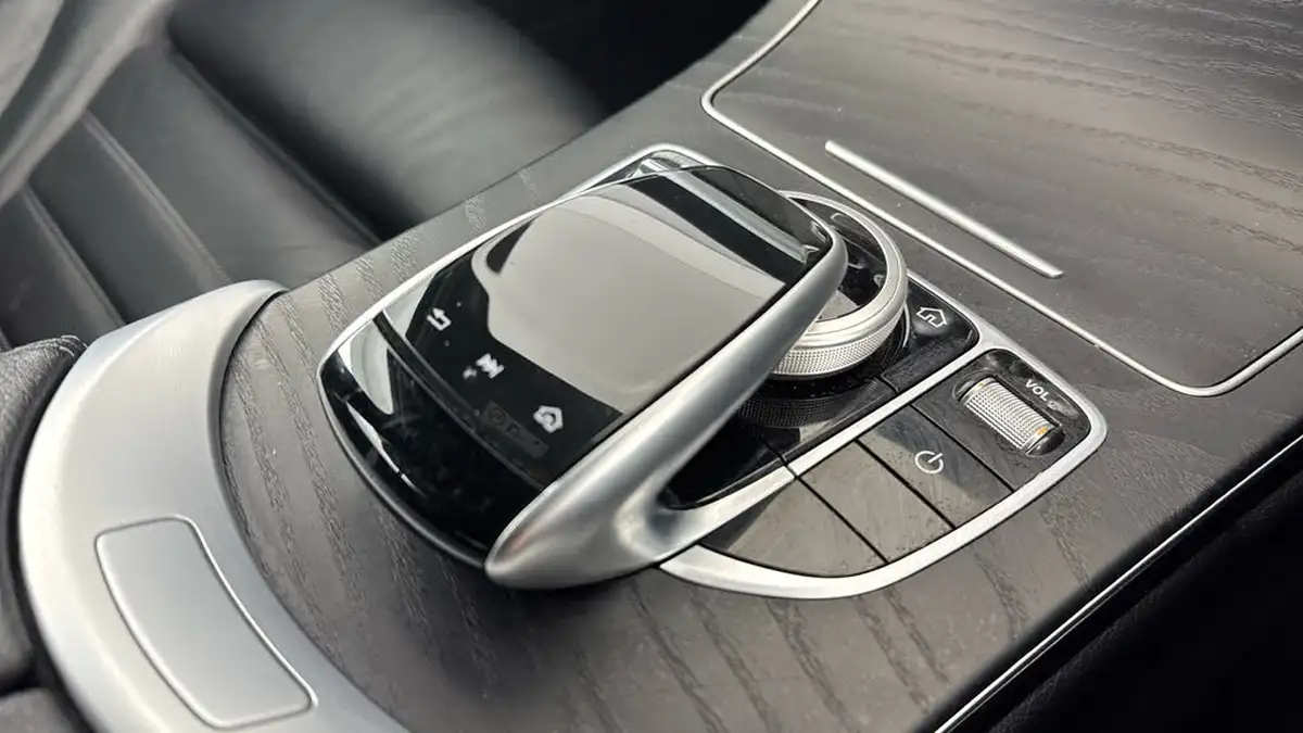 2020-mercedes-benz-c-class-15-c200-amg-line-premiumss-saloon-4d-big-18