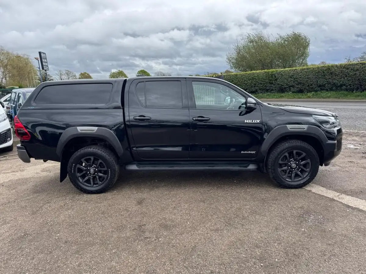2022-toyota-hi-lux-28d-4d-invincible-x-204hpeu6d-2755cc-auto-big-3