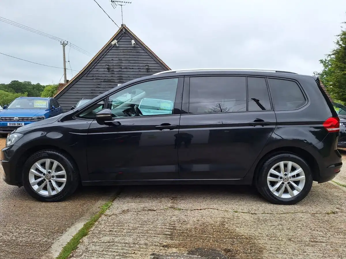 2018-volkswagen-touran-16tdi-se-family-big-3
