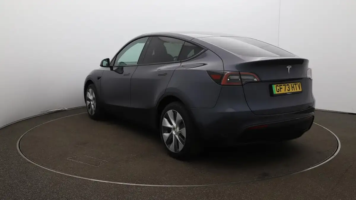2023-tesla-model-y-e-rwd-big-60