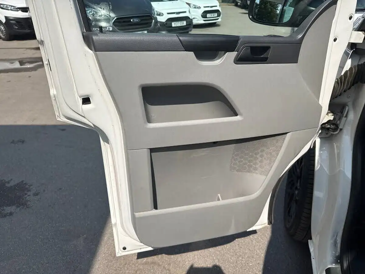 2015-volkswagen-transporter-20tdi-t32-startline-140ps-swb-panel-van-big-23