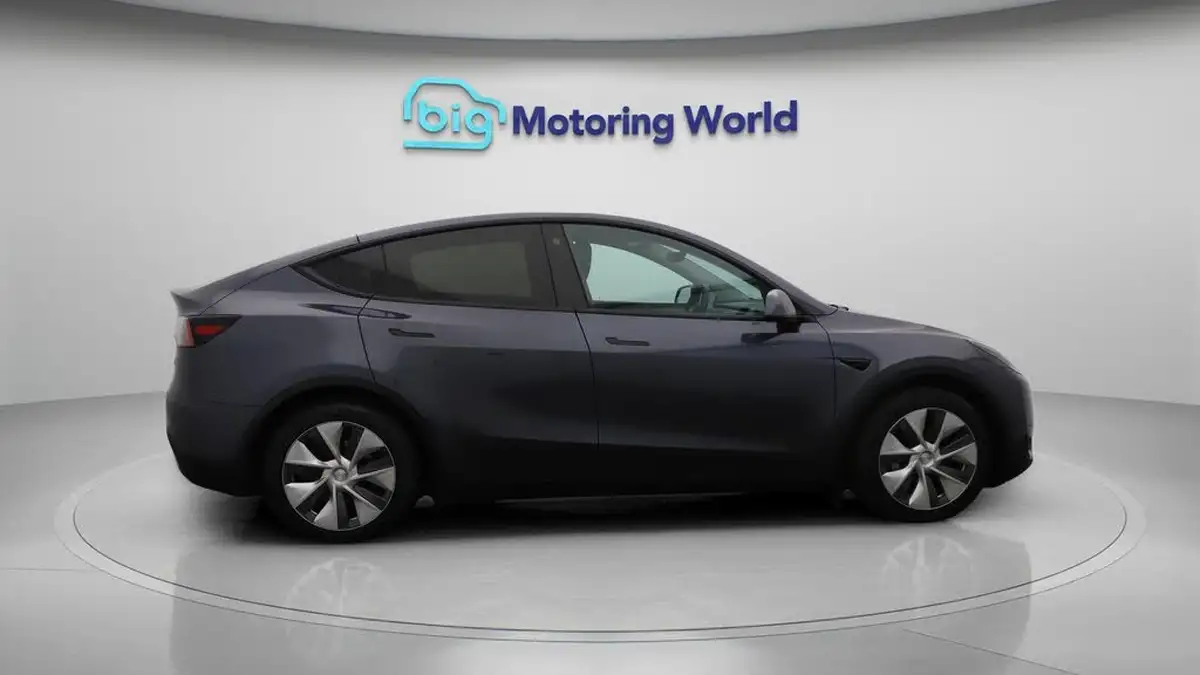 2023-tesla-model-y-e-rwd-big-8