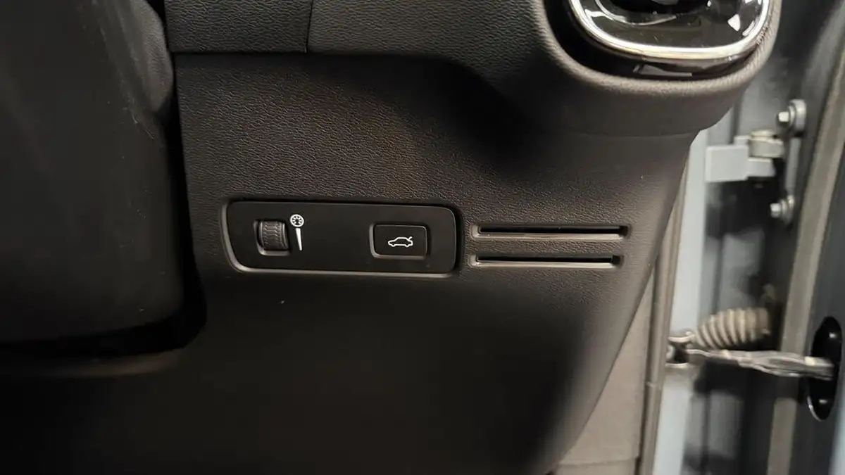 2022-volvo-c40-e-twin-recharge-pro-big-27