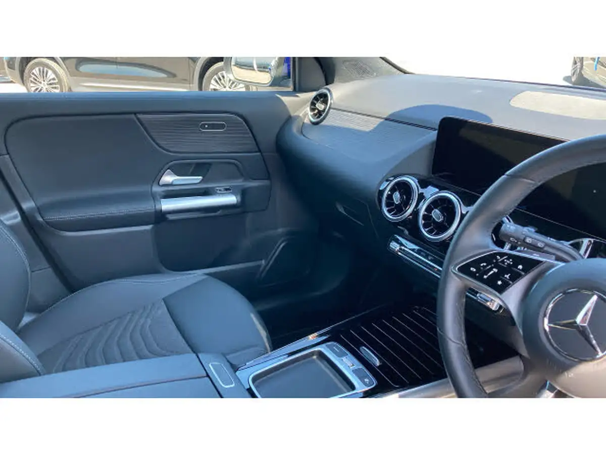 2024-mercedes-benz-gla-class-13-gla-180-sport-edition-big-13