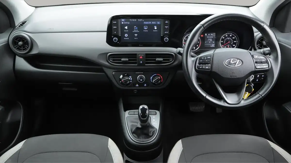 2022-hyundai-i10-10-se-connect-auto-big-13