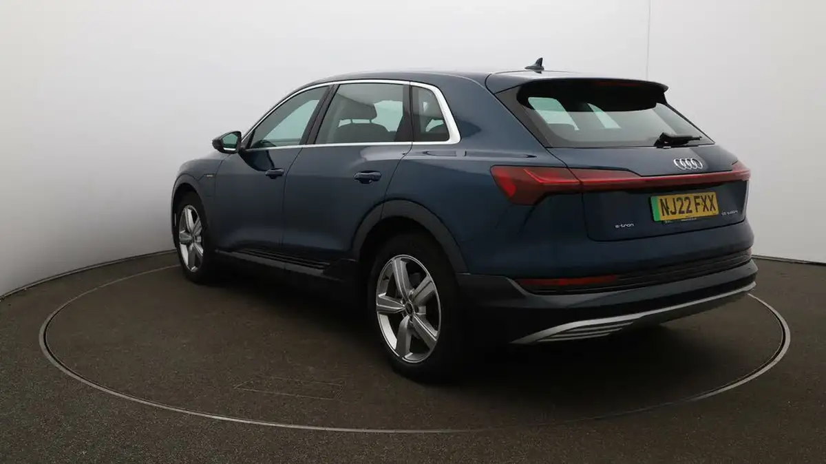 2022-audi-e-tron-55e-technik-station-wagon-big-54