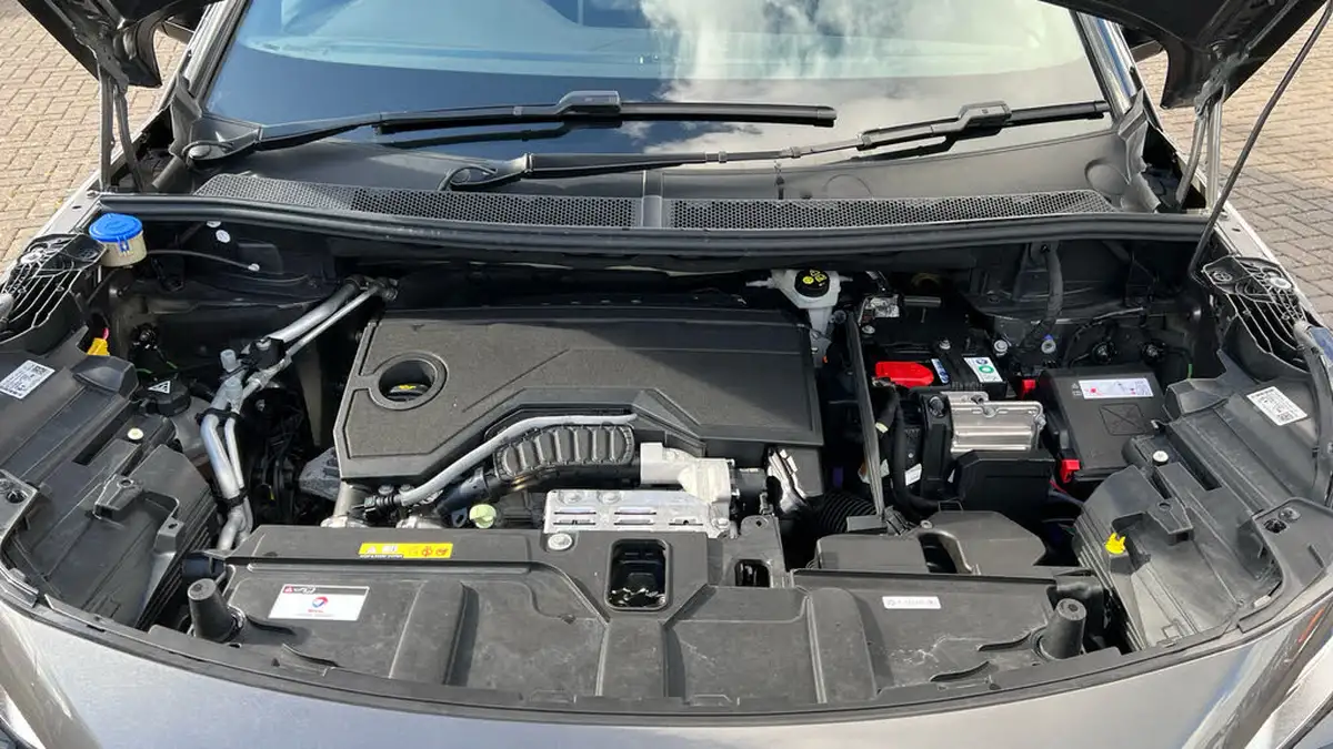 2024-peugeot-3008-suv-12-puretech-gt-136ps-hybrid-e-dsc6-big-17