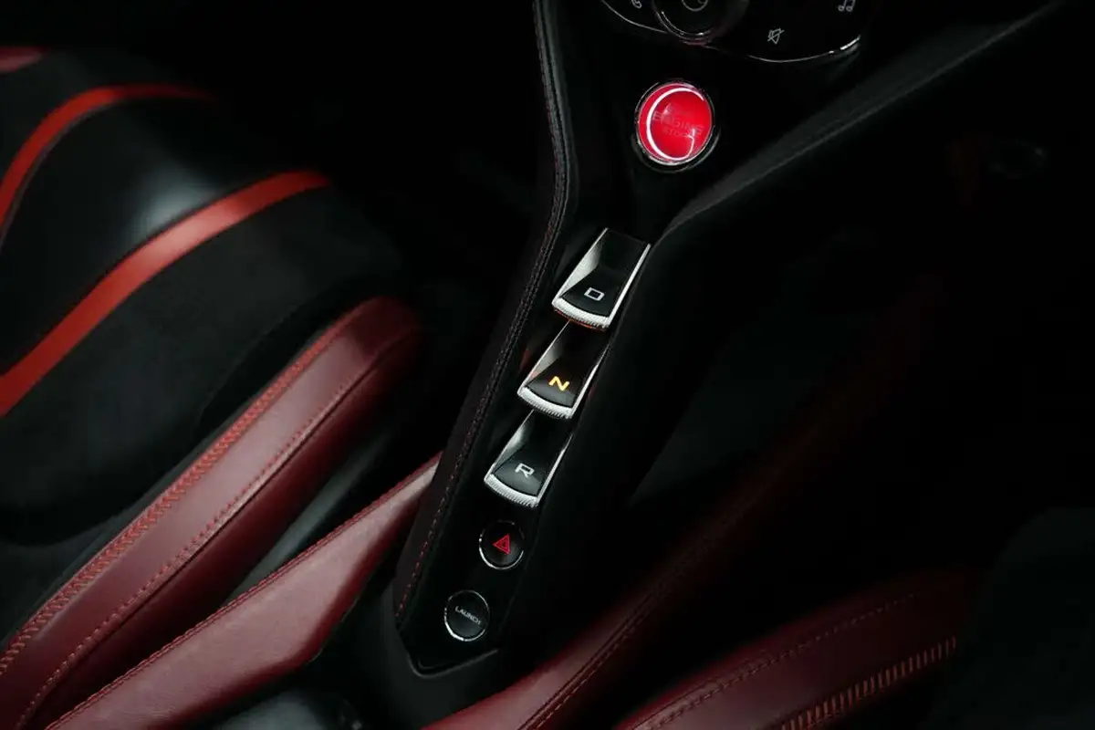 2019-mclaren-720s-40-luxury-big-25