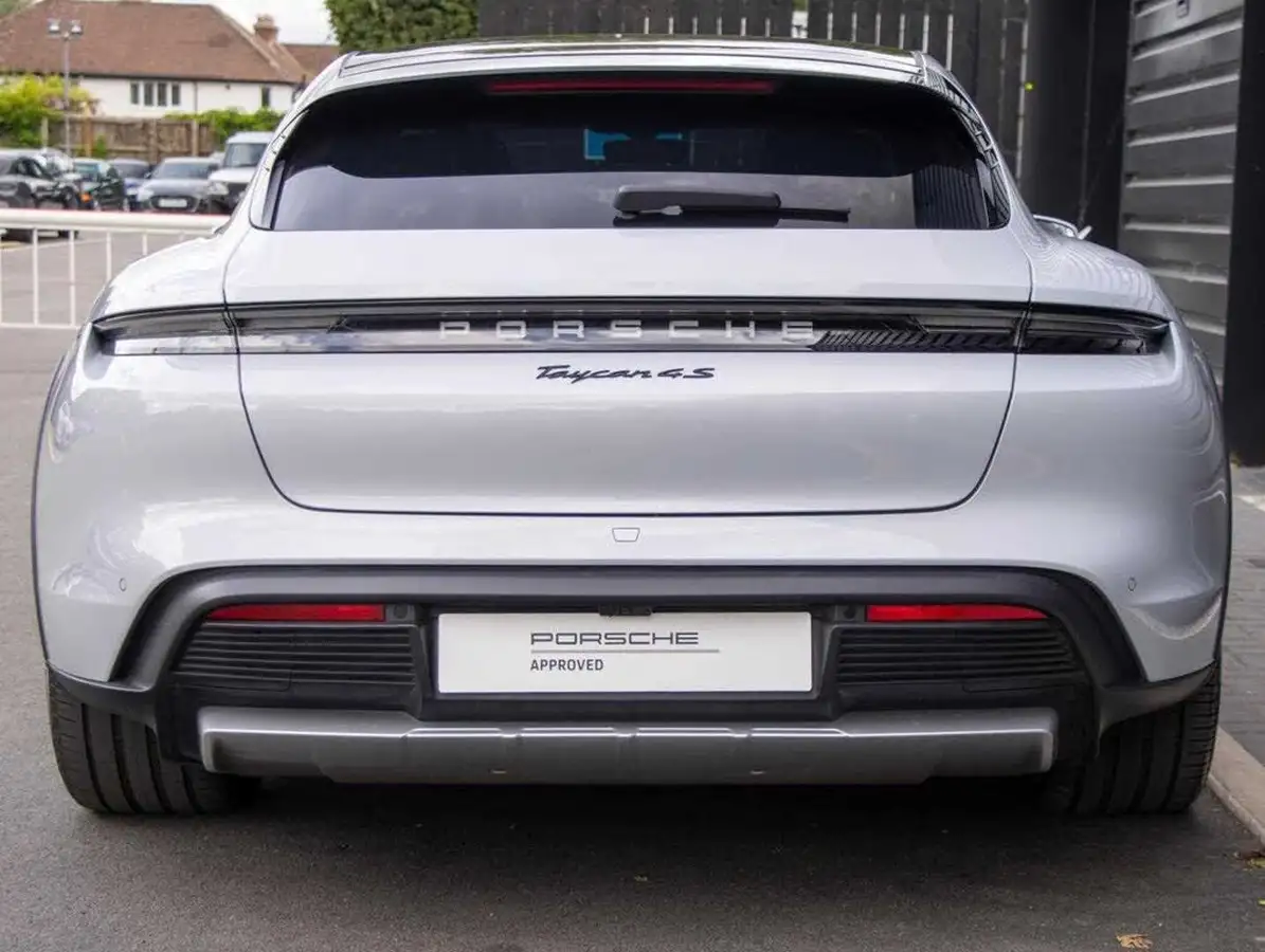 2023-porsche-taycan-e-4s-cross-turismo-big-23