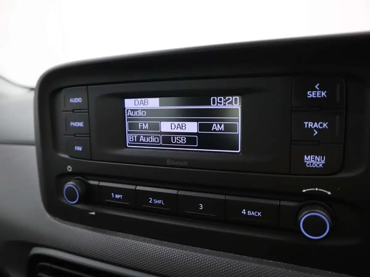 2020-hyundai-i10-10-se-big-18