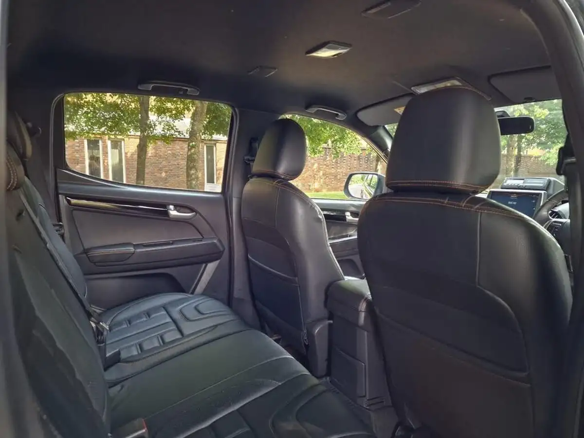 2017-isuzu-d-max-19td-blade-auto-big-10