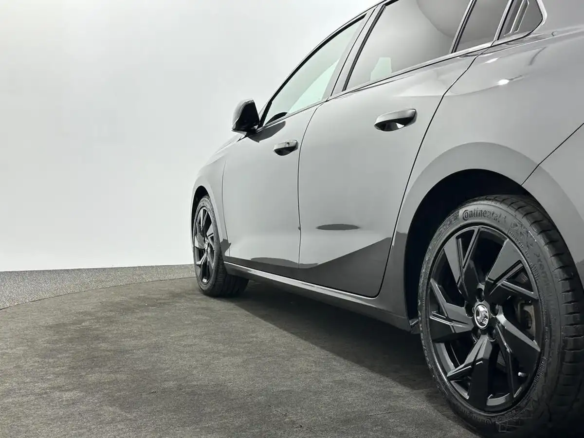 2022-vauxhall-astra-12-turbo-gs-line-hatchback-big-51