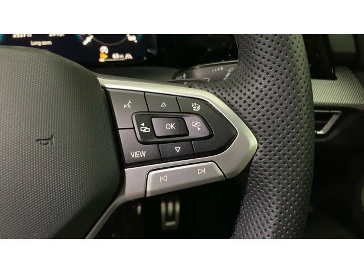2024-volkswagen-golf-20tdi-r-line-hatchback-dsg-big-17