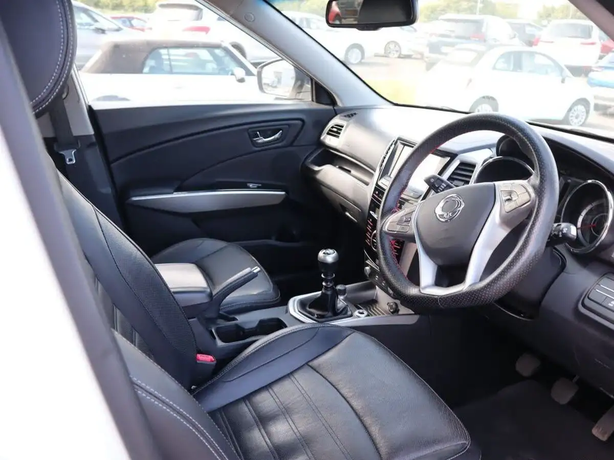 2015-kgm-ssangyong-tivoli-16-elx-big-20