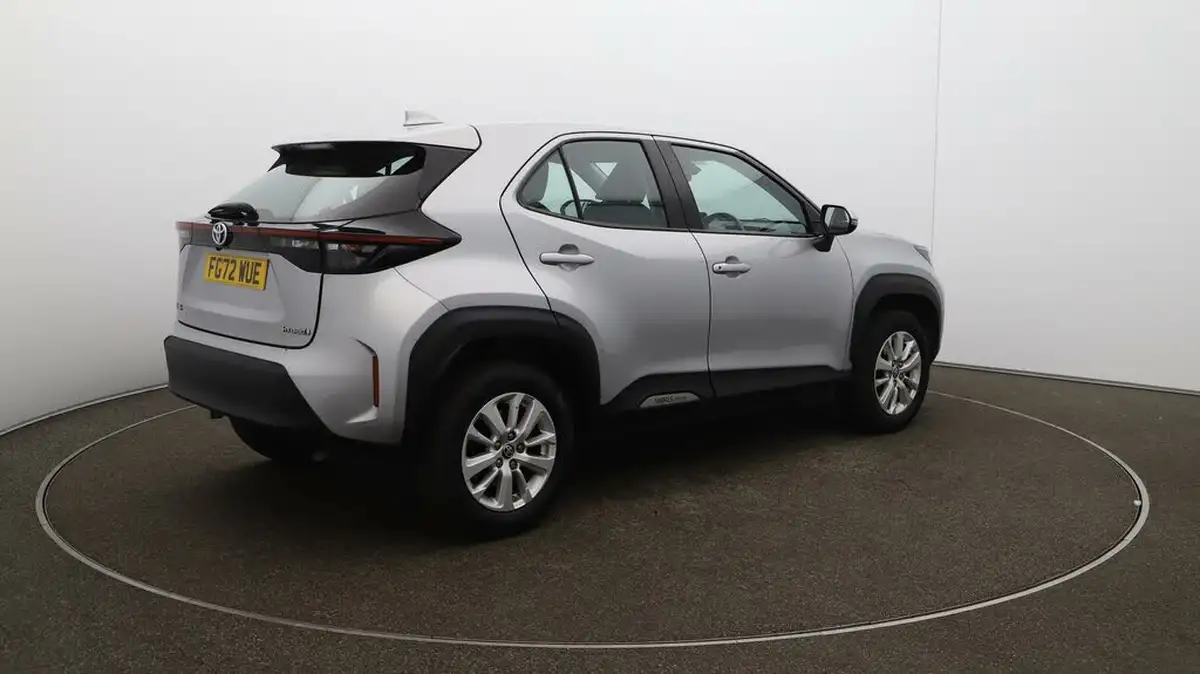 2022-toyota-yaris-cross-15-vvt-i-icon-big-45
