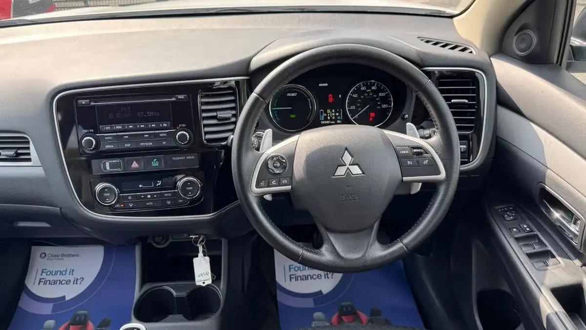 2015-mitsubishi-outlander-20-gx3h-phev-5st-big-10