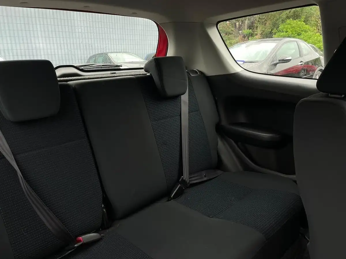 2009-suzuki-swift-15-glx-3d-big-19
