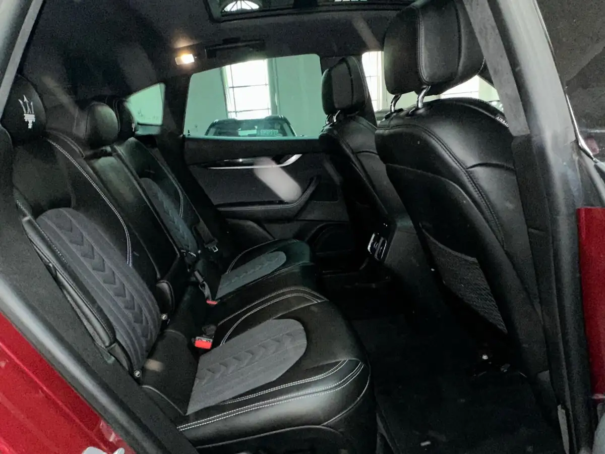 2017-maserati-levante-30td-4x4-no-trim-big-12