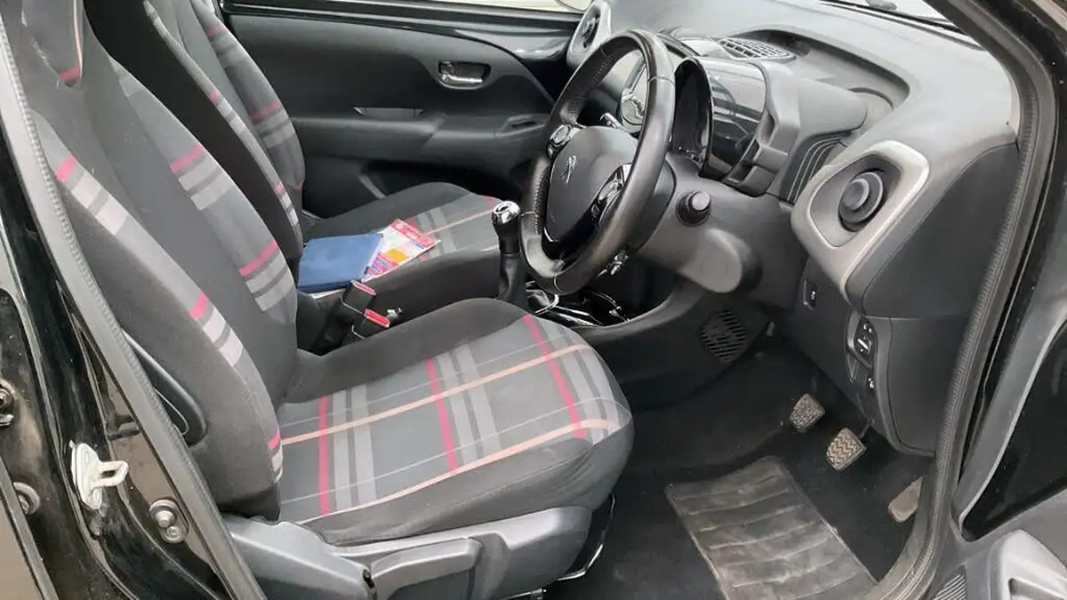2015-peugeot-108-12-puretech-allure-hatchback-5d-big-9