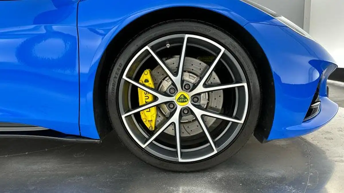 2023-lotus-emira-35-first-edition-v6-big-4