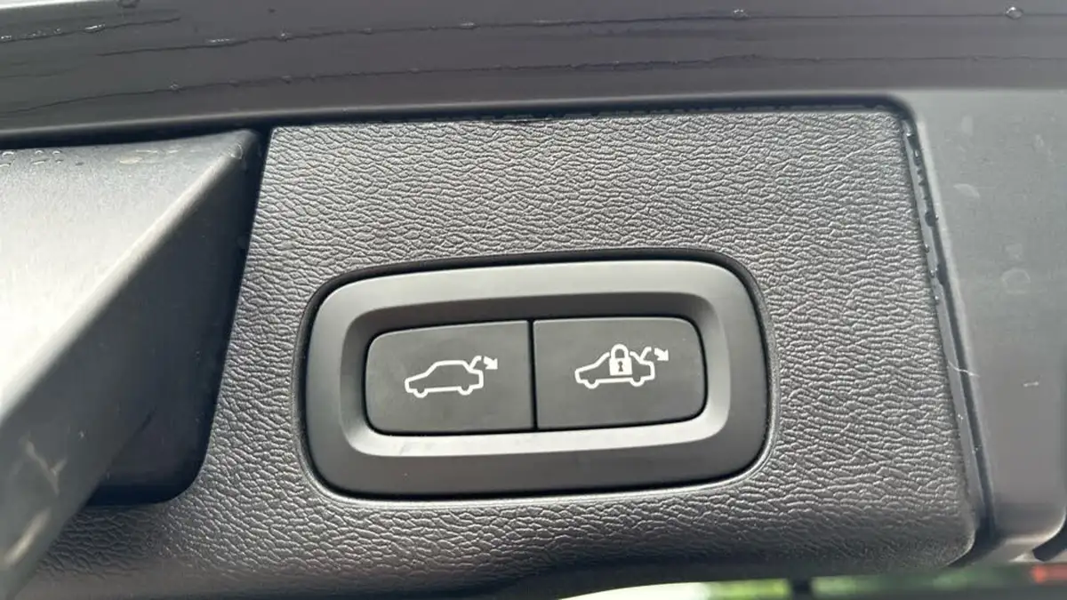 2024-volvo-xc60-20-b5-ultimate-big-33