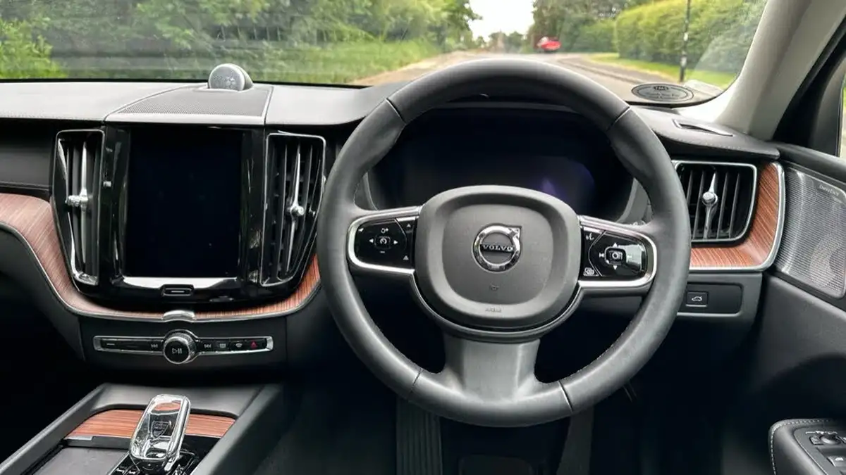 2024-volvo-xc60-20-b5-ultimate-big-9