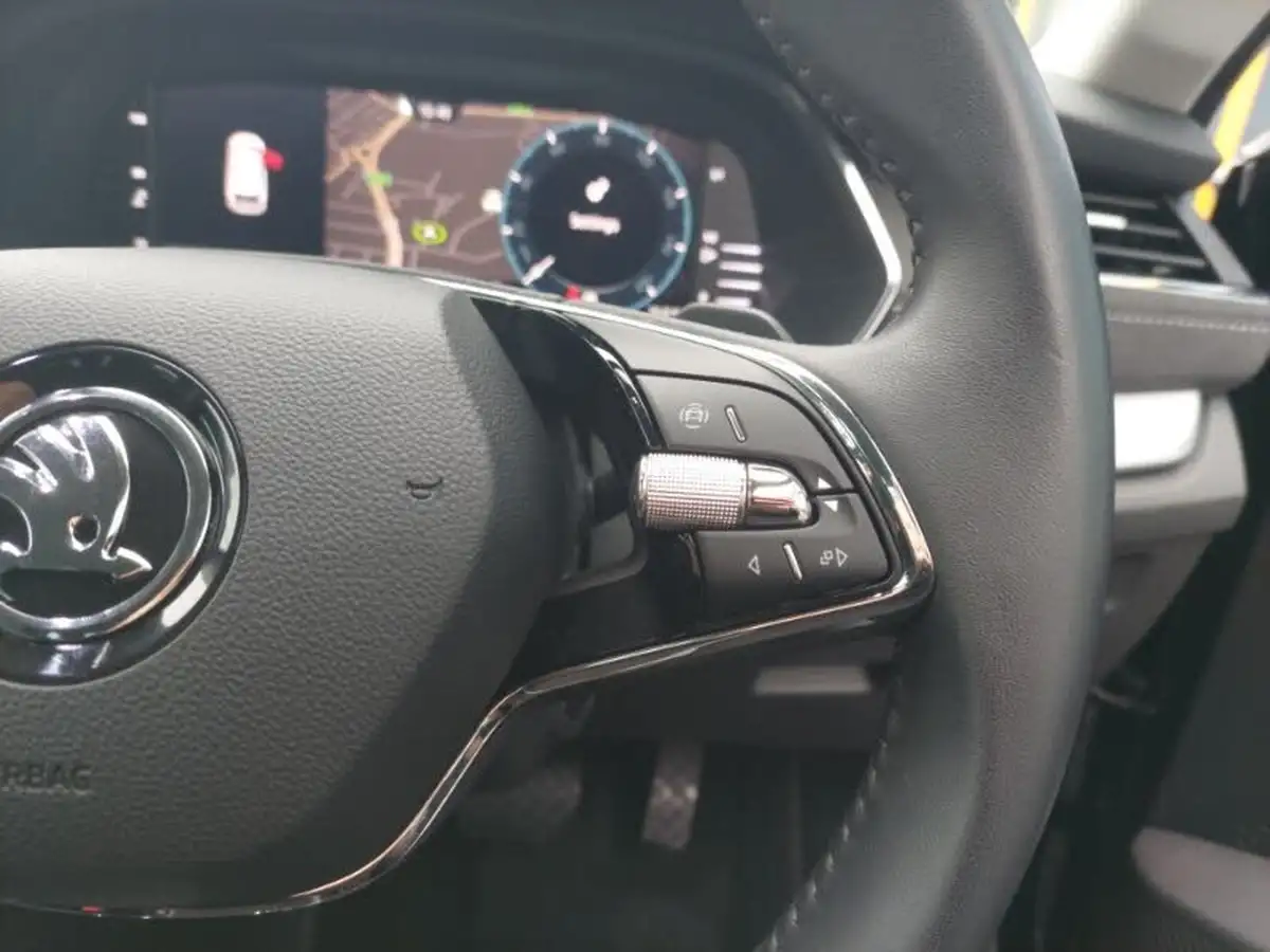 2023-skoda-octavia-20tdi-se-l-150ps-estate-dsg-big-12