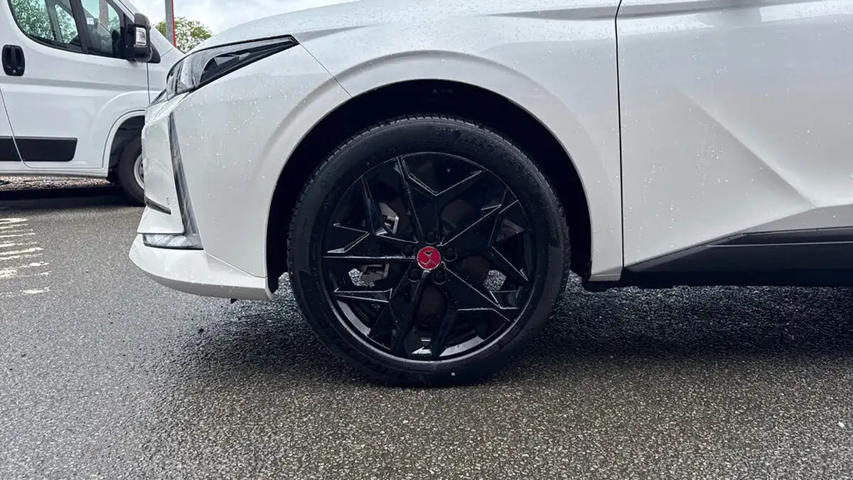 2024-ds-ds-4-e-tense-performance-line-nav-big-13