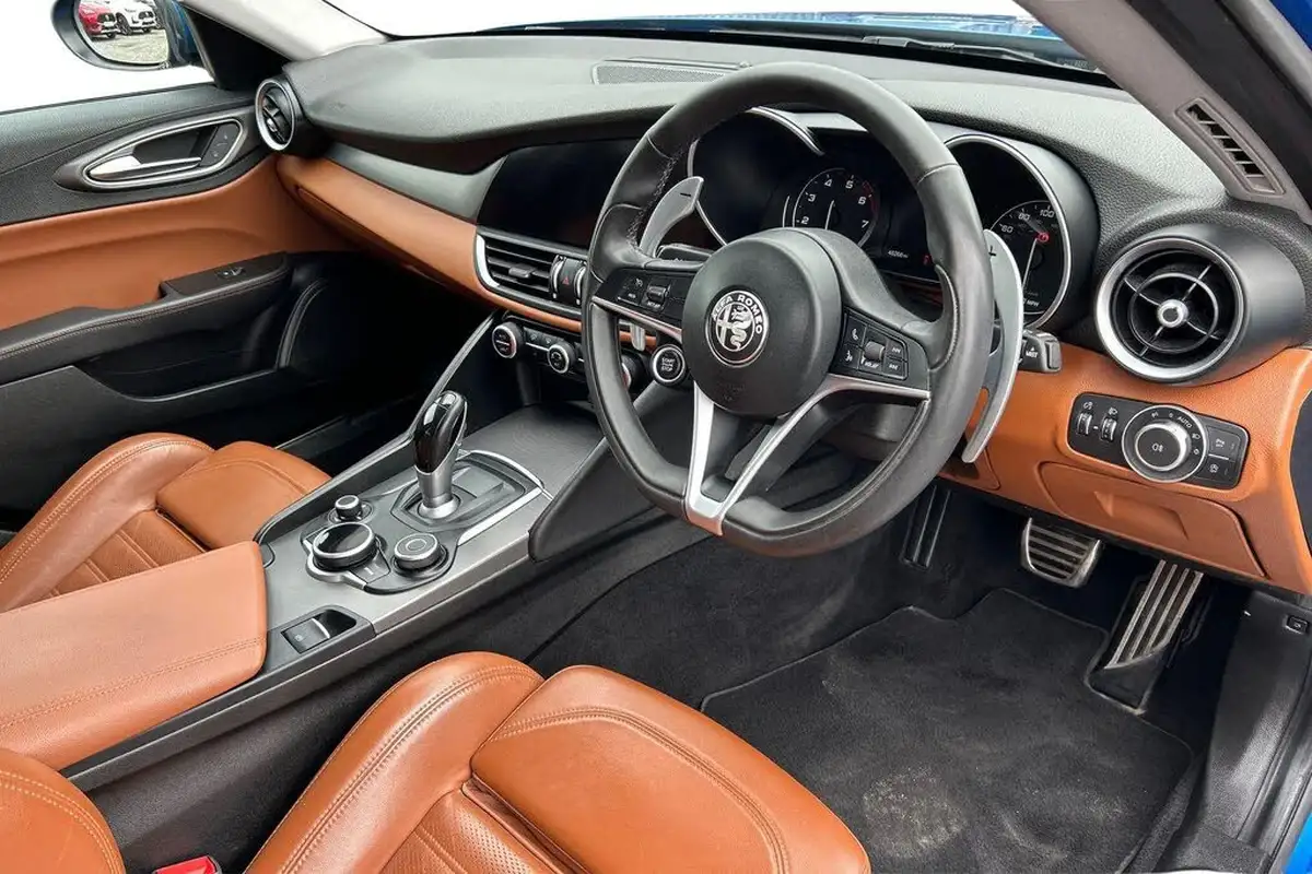 2019-alfa-romeo-giulia-20-veloce-big-5