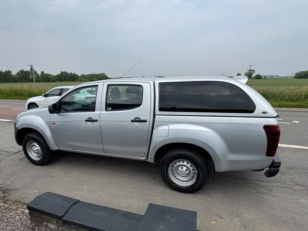 2014-isuzu-d-max-25td-4x4-double-pickup-big-8