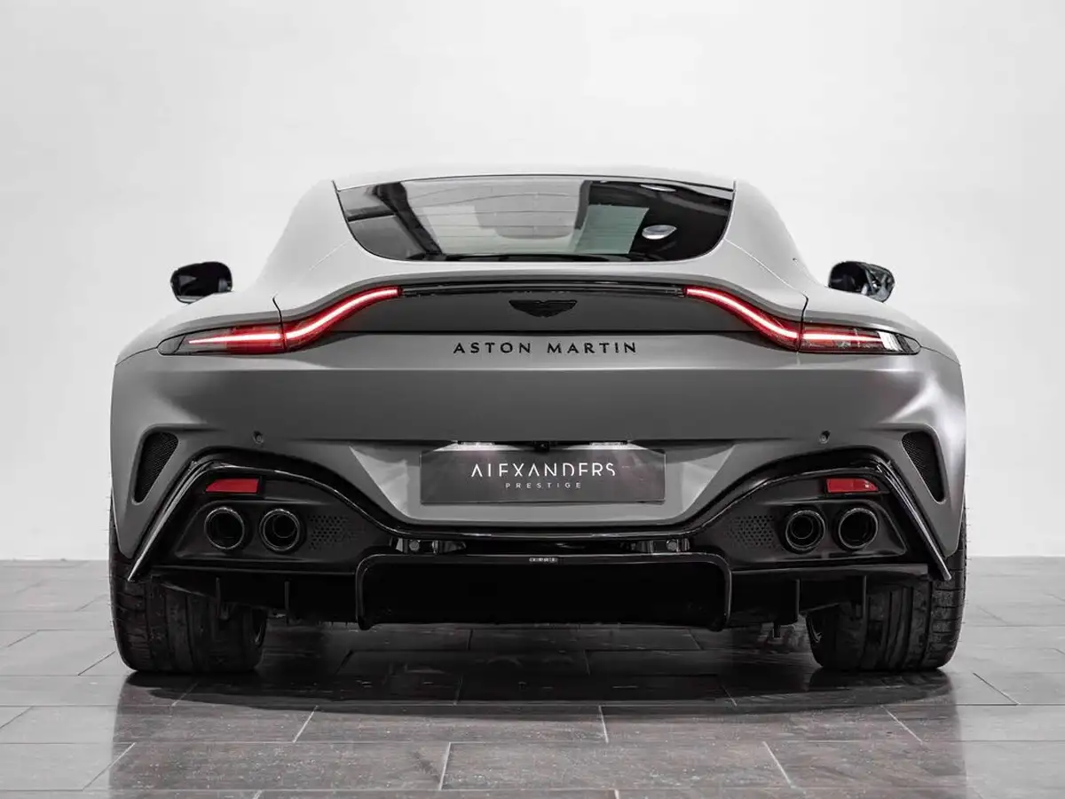 2024-aston-martin-vantage-big-19