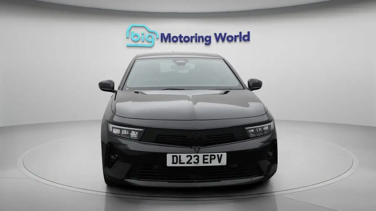 2023-vauxhall-astra-12-turbo-gs-hatchback-auto-big-2