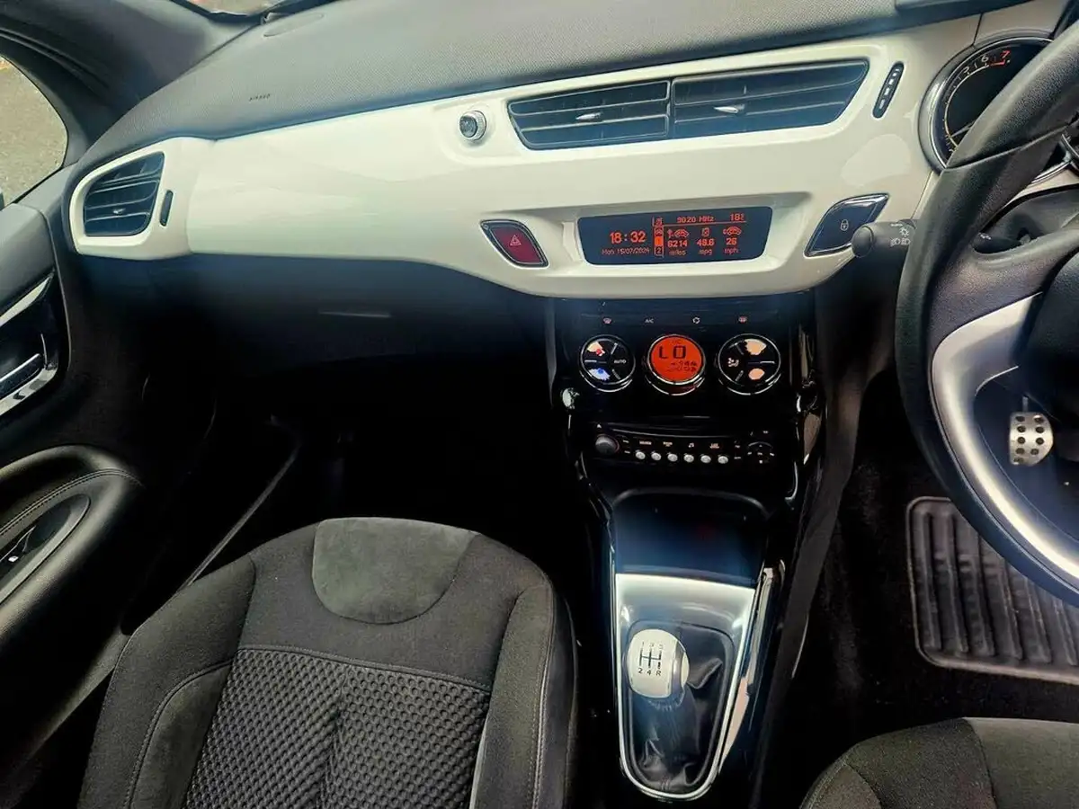 2015-citroen-ds3-12-dstyle-ice-big-24