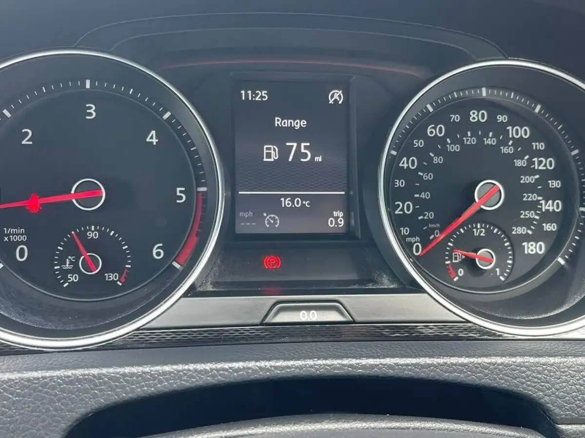 2014-volkswagen-golf-20tdi-gtd-3d-big-14