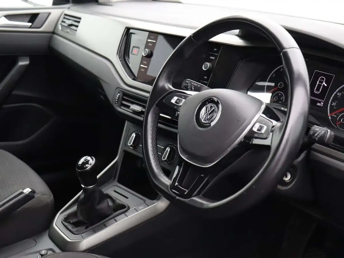 2018-volkswagen-polo-10-se-75ps-big-18