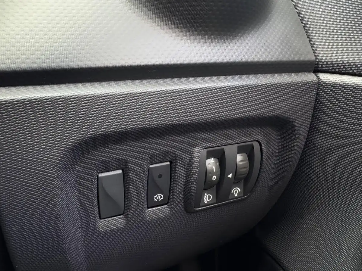 2015-renault-captur-09-dynamique-nav-big-45