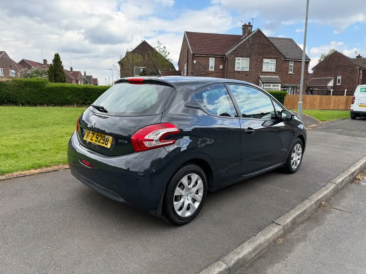2015-peugeot-208-10-access-puretech-3d-big-7