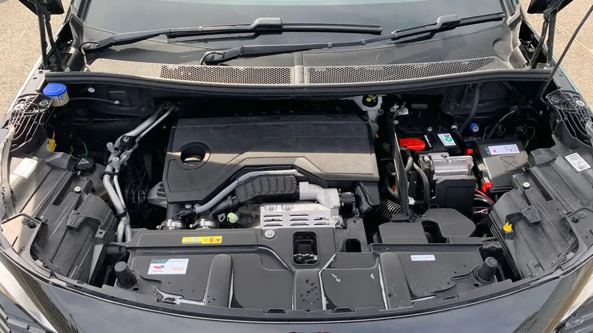 2024-peugeot-3008-suv-12-puretech-gt-136ps-hybrid-e-dsc6-big-17