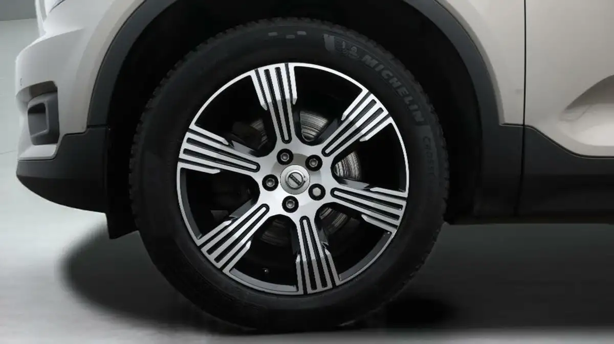 2019-volvo-xc40-20td-d3-inscription-awd-geartronic-big-18